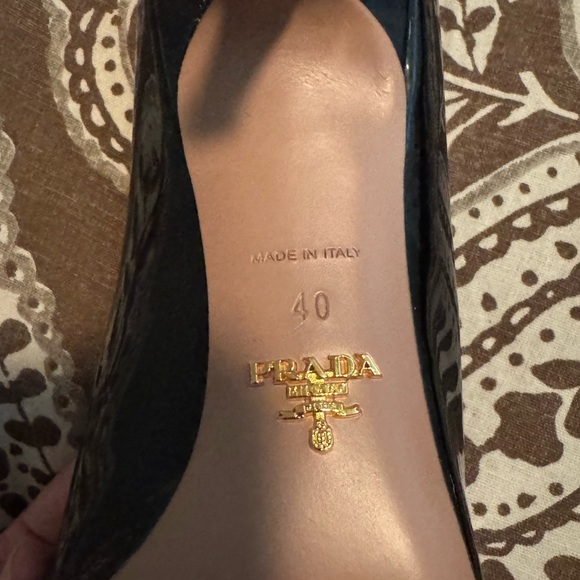 Prada Black Patent Leather Pointed Heels - Never Worn - Picture 7 of 11